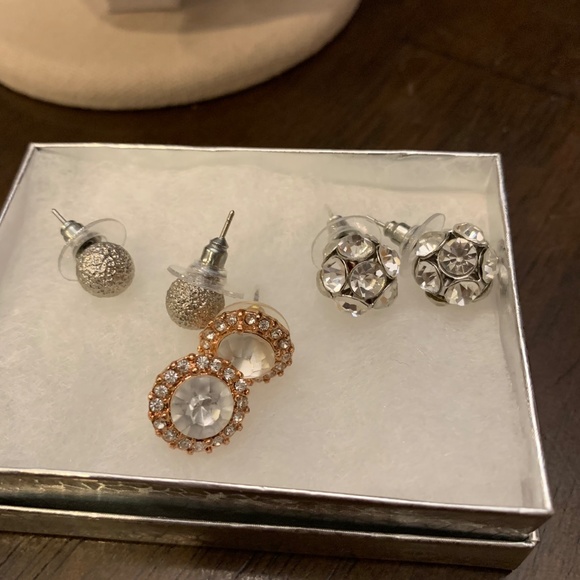 Set of three earrings - Picture 1 of 2